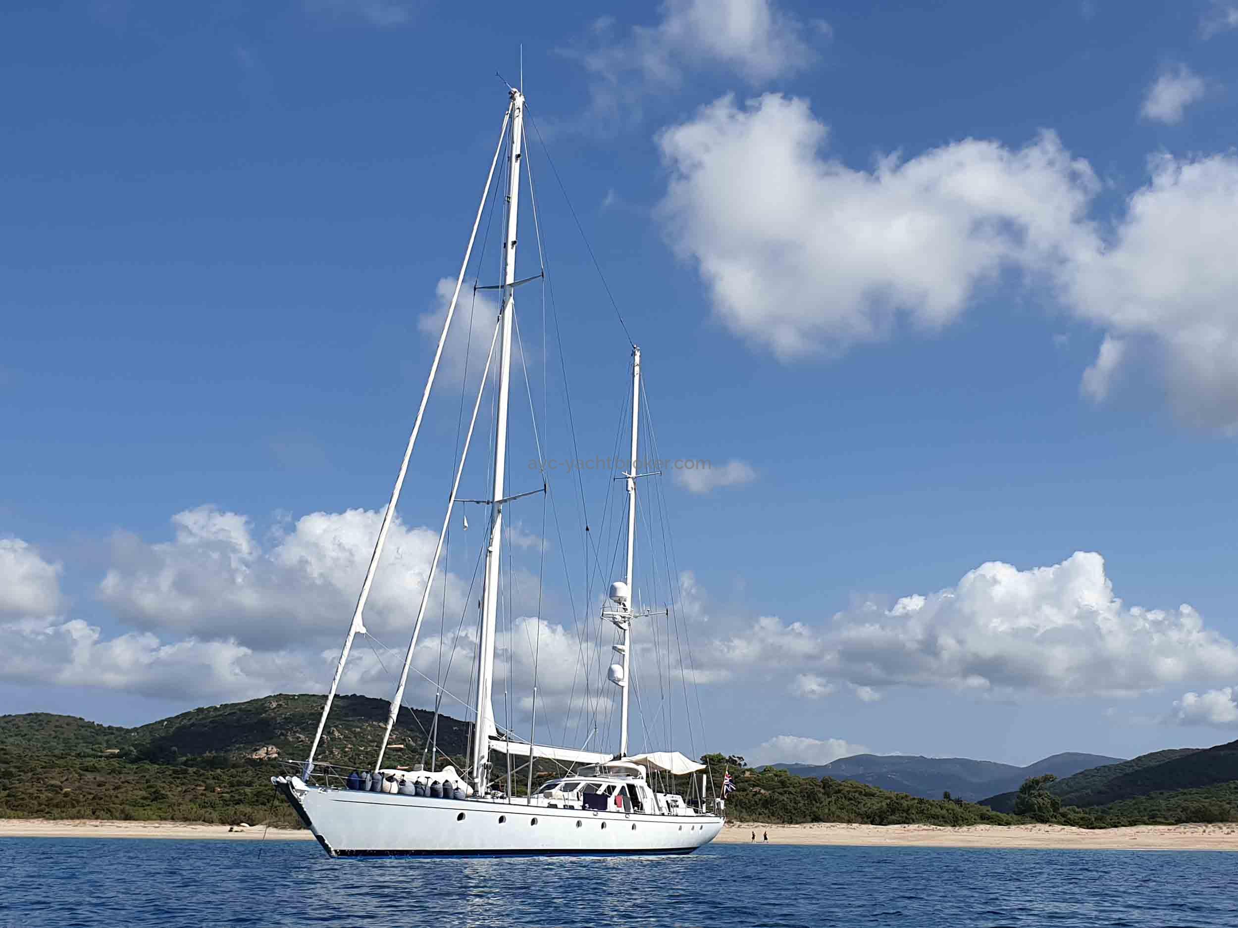 AYC International YachtBroker - DUBOIS 28m -